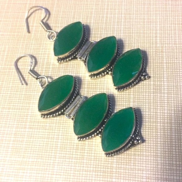 Jewelry - Pretty gemstone green Onyx  long earrings